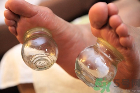 腳底拔罐能去濕氣嗎？腳底拔罐出現(xiàn)青紫正常嗎？