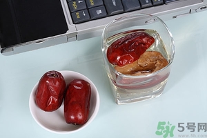 喝紅棗水會(huì)影響月經(jīng)嗎?喝紅棗水月經(jīng)推遲嗎? 喝紅棗水會(huì)影響月經(jīng)嗎?喝紅棗水月經(jīng)推遲嗎?