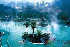 泡溫泉可以穿沙灘褲嗎？泡溫泉要穿游泳褲嗎？