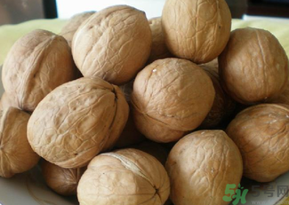 干核桃怎么去皮？干核桃怎么去殼？