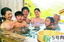 小孩可以泡溫泉嗎？多大的小孩可以泡溫泉？
