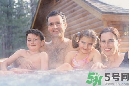 小孩可以泡溫泉嗎？多大的小孩可以泡溫泉？