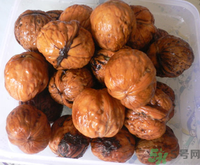 核桃長(zhǎng)毛了還能吃嗎？核桃長(zhǎng)毛了怎么辦？