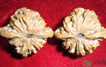 核桃發(fā)霉能吃嗎？發(fā)霉的核桃能吃嗎？