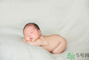 秋天寶寶蓋什么睡覺？秋天蓋什么被子好？