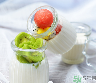 柿子和酸奶能一起吃嗎？柿子和酸奶能一起吃會中毒嗎？