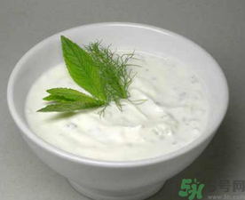 吃完柿子后能喝酸奶嗎？吃完柿子后多久可以喝酸奶？