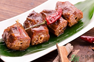 吃辣鴨脖太辣怎么辦？鴨脖子太辣怎么辦？