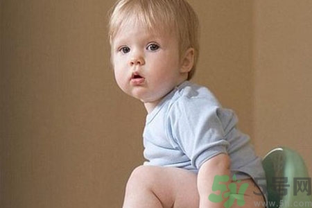 小孩尿黃是怎么回事？小孩尿黃怎么辦？