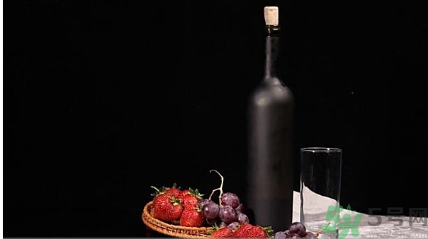 葡萄酒可以用塑料瓶裝嗎？自釀葡萄酒用什么裝比較好？