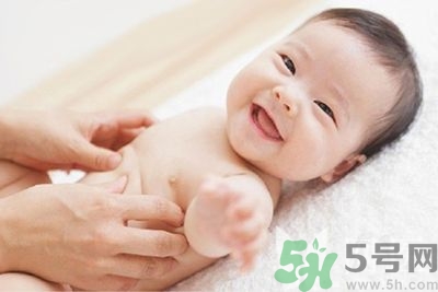 爽身粉什么牌子好？爽身粉和痱子粉的區(qū)別