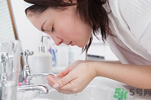 女生皮膚差怎么改善？皮膚差的女生每天應(yīng)該怎樣做