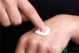 皮膚太干燥怎么辦？皮膚太干燥補水最好的方法如下