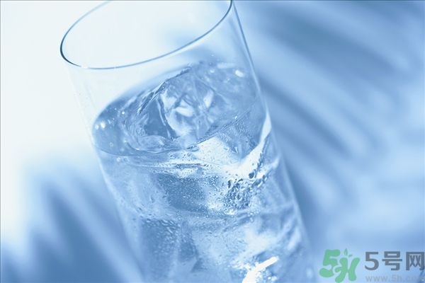 皮膚太干燥怎么辦？皮膚太干燥補水最好的方法如下