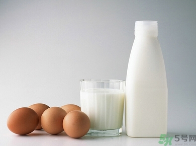 牛奶過期了還能喝嗎？牛奶過期了如何利用？