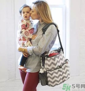 媽媽包哪個牌子好？媽媽包里面裝什么必備
