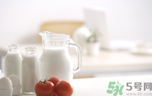 牛奶過期了還能喝嗎？牛奶過期了如何利用？