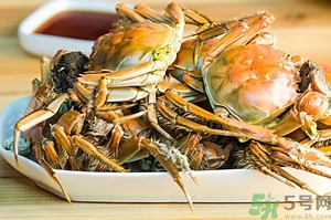 吃大閘蟹配什么酒好？大閘蟹和什么酒搭配最好吃