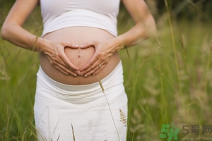 孕期掉頭發(fā)很厲害怎么辦？孕期掉頭發(fā)怎么辦？