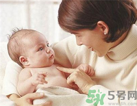 給寶寶斷奶寶寶哭的厲害怎么辦？給寶寶斷奶的正確方法