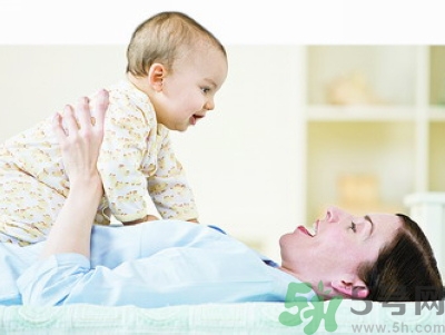 母乳喂養(yǎng)的好處有哪些？母乳喂養(yǎng)怎么知道寶寶吃飽了沒？