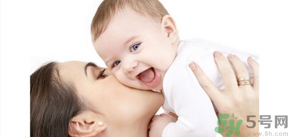 母乳喂養(yǎng)的好處有哪些？母乳喂養(yǎng)怎么知道寶寶吃飽了沒？