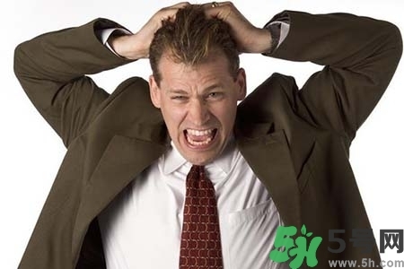 頭發(fā)油膩掉發(fā)怎么辦？頭發(fā)油膩掉發(fā)怎么回事？