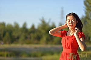 頭發(fā)枯黃稀少怎么辦？頭發(fā)又黃又少怎么辦？