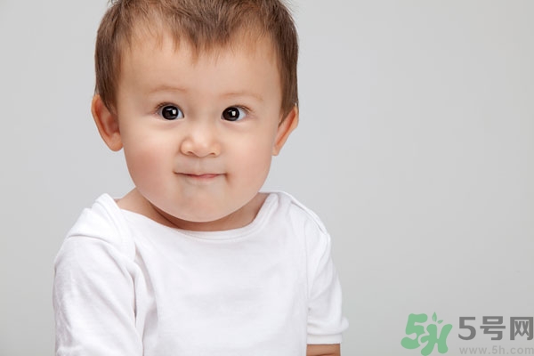 寶寶掉頭發(fā)是什么原因？寶寶掉頭發(fā)是怎么回事？