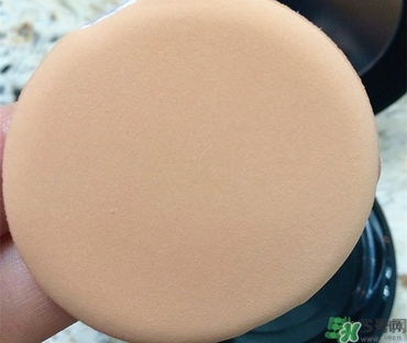 vant氣墊cc黑色和白色哪款好？vant36.5氣墊cc黑色和白色區(qū)別