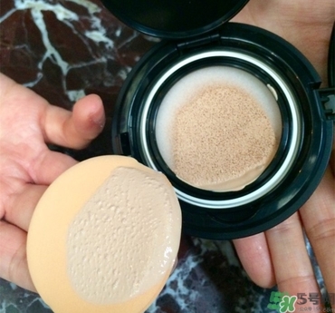 vant氣墊cc黑色和白色哪款好？vant36.5氣墊cc黑色和白色區(qū)別