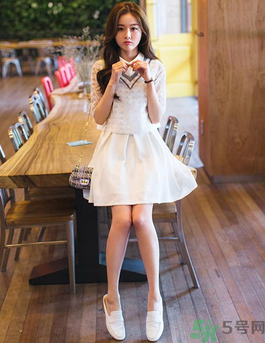 十月份可以穿裙子嗎？十月份穿什么衣服合適？