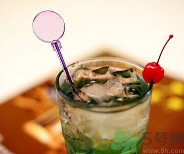 孕婦能喝碳酸飲料嗎？孕婦喝碳酸飲料對胎兒有影響嗎？