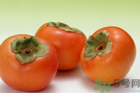 脆柿子一天吃多少好？脆柿子吃多了會怎么樣？