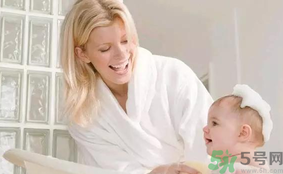 秋天寶寶需要每天洗澡嗎？秋天寶寶多久洗一次澡？