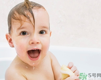 秋天寶寶需要每天洗澡嗎？秋天寶寶多久洗一次澡？