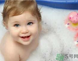 秋天寶寶需要每天洗澡嗎？秋天寶寶多久洗一次澡？