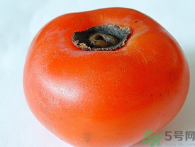 新鮮柿子皮可以吃嗎？吃了柿子皮怎么辦？