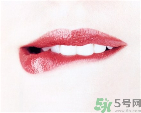 咬嘴唇會(huì)使嘴唇變厚嗎?咬嘴唇的危害 咬嘴唇會(huì)使嘴唇變厚嗎?咬嘴唇的危害