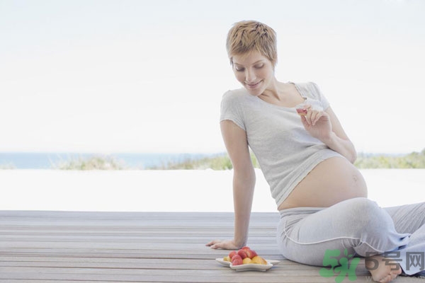 孕婦能喝碳酸飲料嗎？孕婦喝碳酸飲料對胎兒有影響嗎？