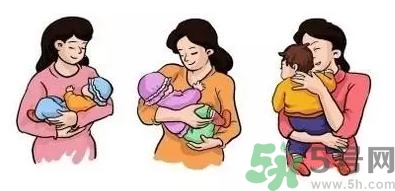 寶寶躺著好還是抱著好？新生寶寶怎么抱？