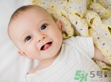 秋季寶寶穿什么衣服？秋天寶寶穿衣注意事項