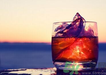 孕婦能喝碳酸飲料嗎？孕婦喝碳酸飲料對胎兒有影響嗎？