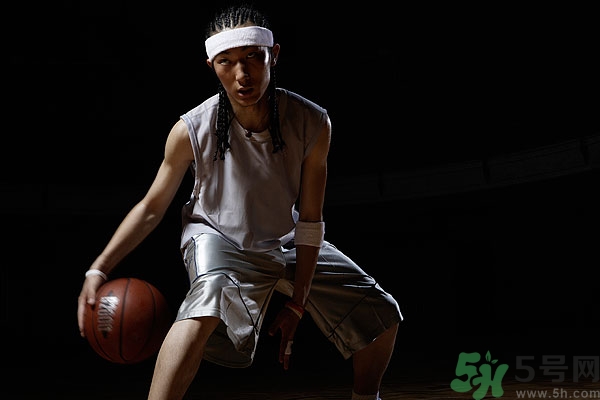 打籃球腿抽筋怎么辦？打籃球小腿抽筋怎么辦？