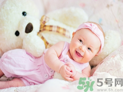 新生兒冬天蓋什么被子？新生兒蓋被子蓋到什么位置？