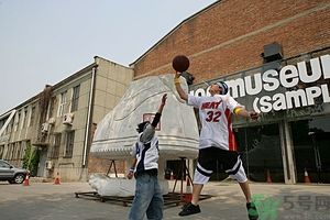 打籃球崴腳了怎么快速恢復(fù)？打籃球腳崴了腫了怎么辦？