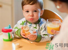 怎么判斷寶寶積食？寶寶積食吃什么食物好？