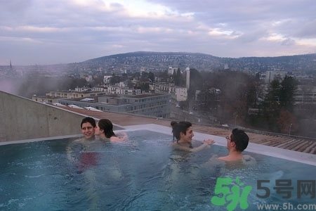 寒露能泡溫泉嗎？寒露泡溫泉好嗎？