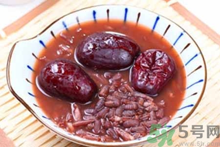 寒露手腳冰涼喝什么好？手腳發(fā)涼喝三紅湯有什么好處？