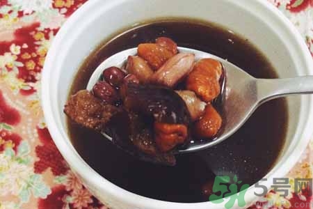 寒露手腳冰涼喝什么好？手腳發(fā)涼喝三紅湯有什么好處？